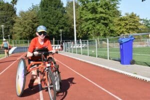 Deelnemer van Only Friends op de atletiekbaan